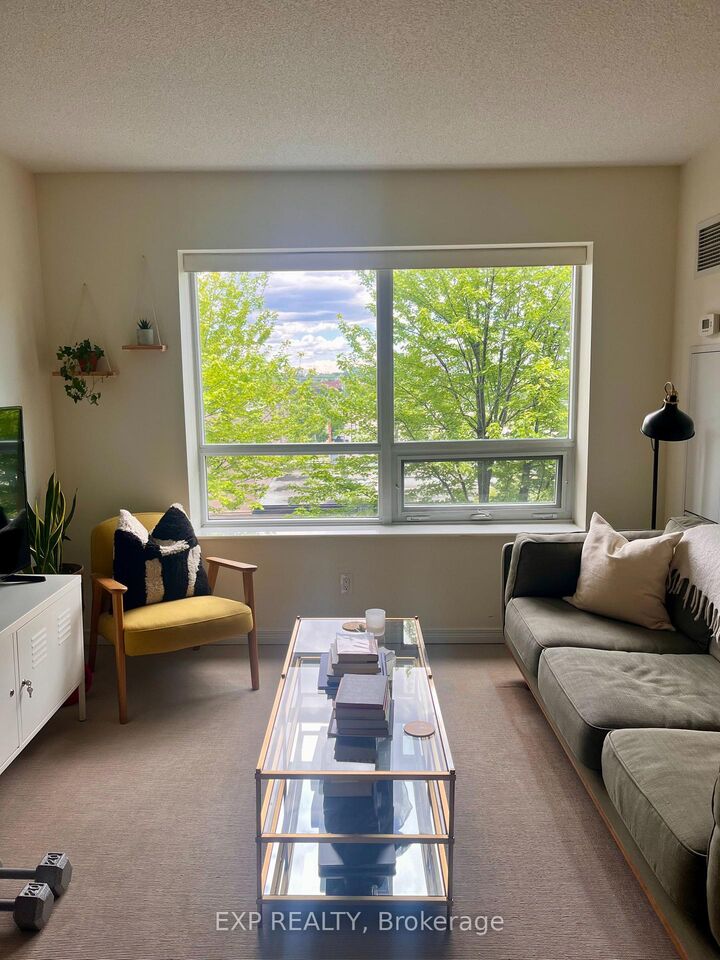 Property Photo:  61 Heintzman Street 604  ON M6P 5A2 