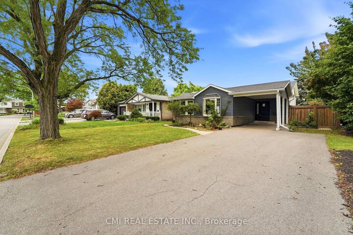 Photo de la propriété: 677 Lomond Crescent ON L7L 2N8