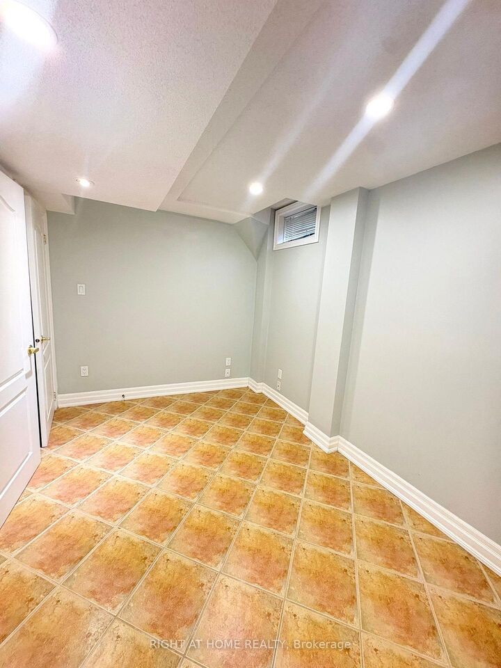 Property Photo:  287 Wildberry Crescent Bsmnt  ON L4H 2H6 