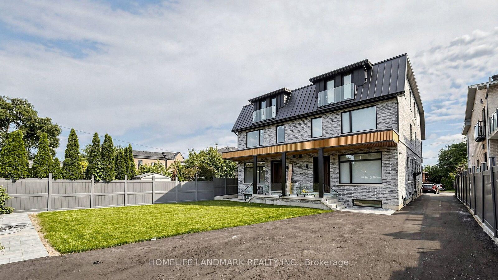 Property Photo:  750 Glengrove Avenue W Unit D  ON M6B 2J6 