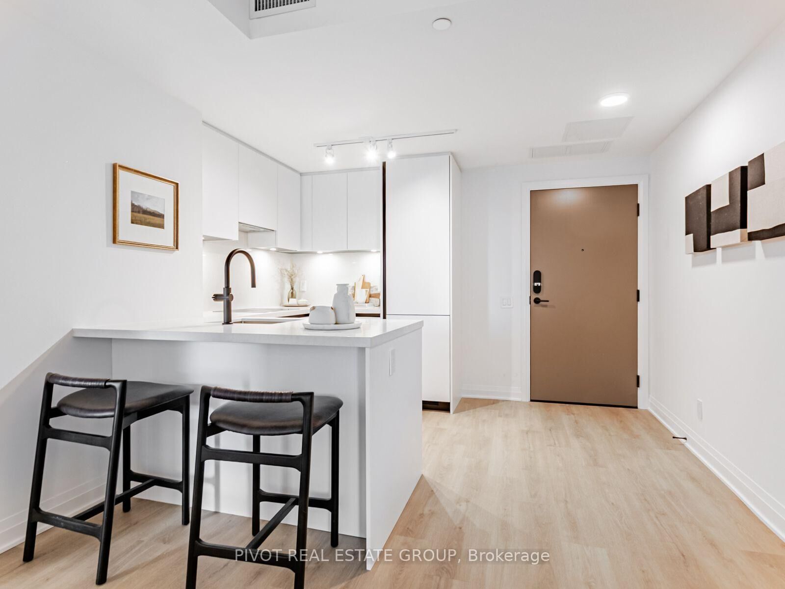 Property Photo:  4023 The Exchange N/A 2303  ON L5B 0N4 