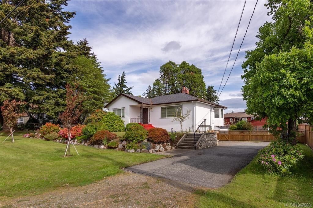 Property Photo:  850 Hunter St  BC V9S 1R5 
