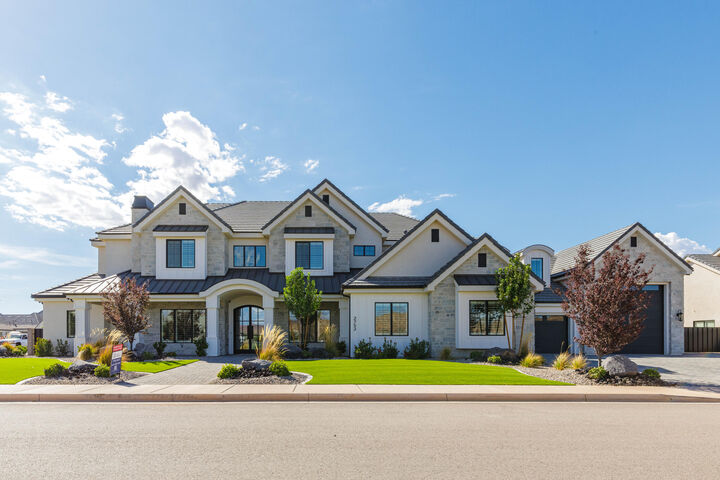Property Photo:  2752 S 240 W  UT 84780 