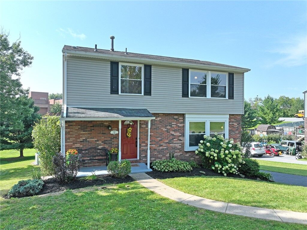 Property Photo: 29 Cannongate Dr PA 15057