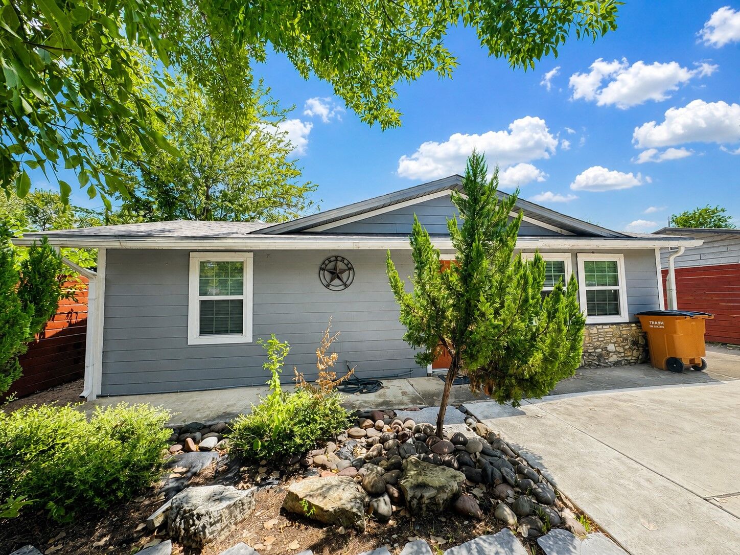 Property Photo:  6711 Cruz Street  TX 78741 