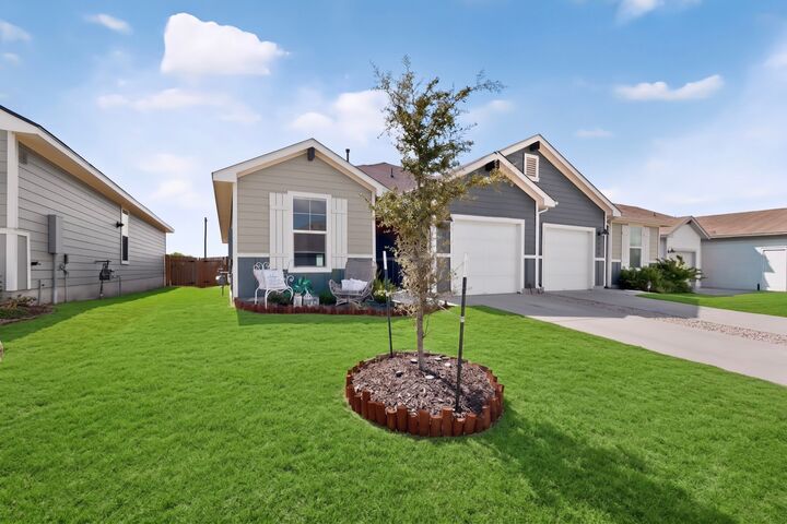 Property Photo: 439 Arnold Loop A TX 78640