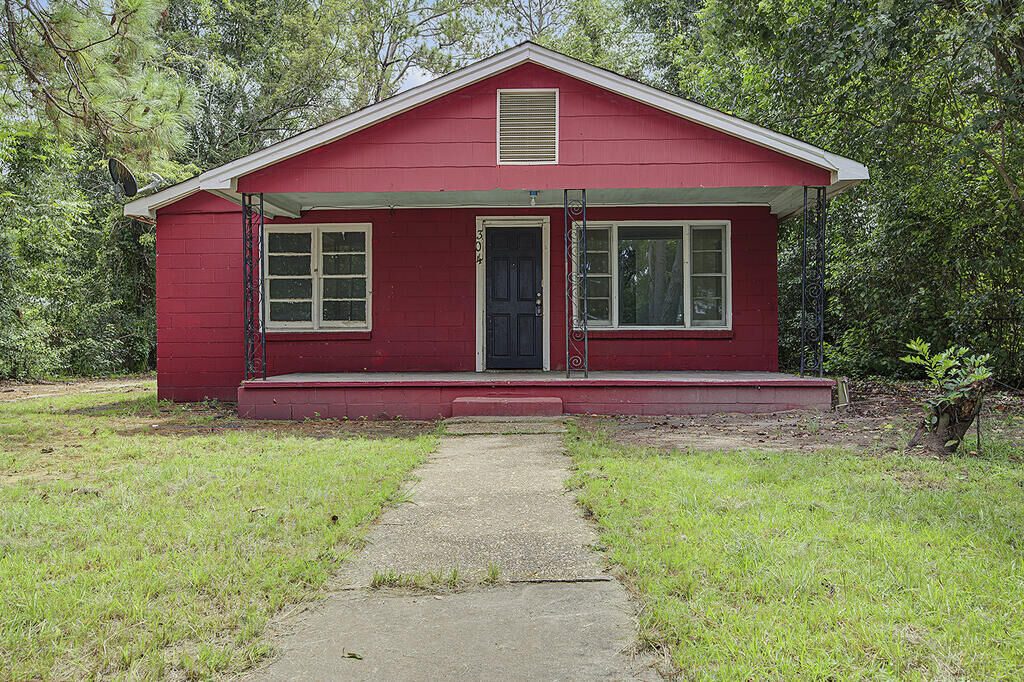 Property Photo:  304 Wells Ave  GA 31701 