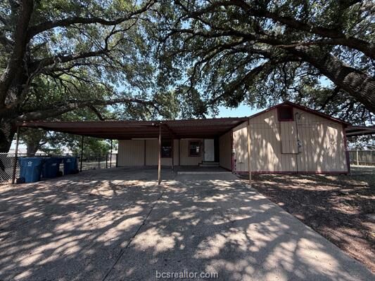 Property Photo: 926 Millican Street TX 77868