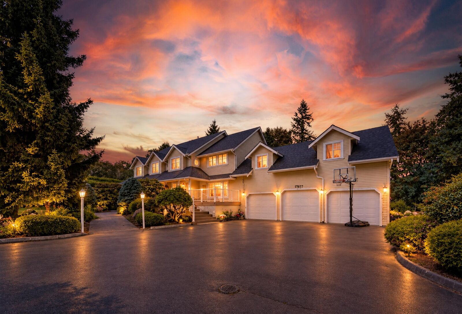 Property Photo: 17377 28A Avenue BC V3Z 0E7
