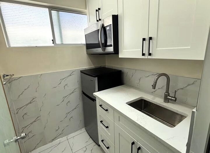 Property Photo:  326 W 48th Avenue  BC V5Y 2Z1 