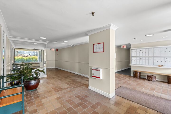 Property Photo:  2119 Bellevue Avenue 101  BC V7V 1C2 