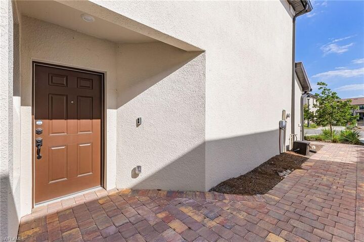 Property Photo:  1682 Lake Jessup Cir  FL 33909 