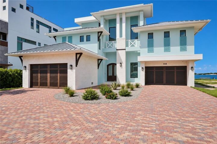 Property Photo: 938 San Carlos Dr FL 33931