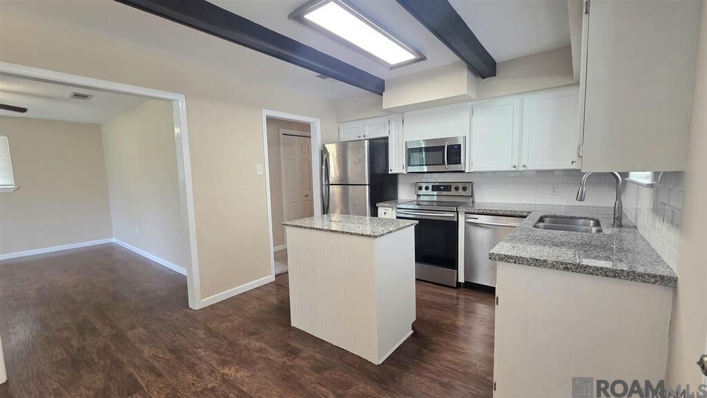 Property Photo:  1047 Arcadia Dr  LA 70810 