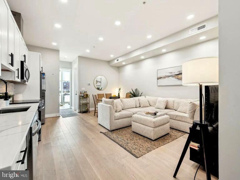 Property Photo:  2213 M Street NE 9  DC 20002 