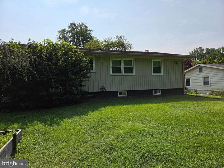 Property Photo:  6 Windflower Drive  DE 19711 