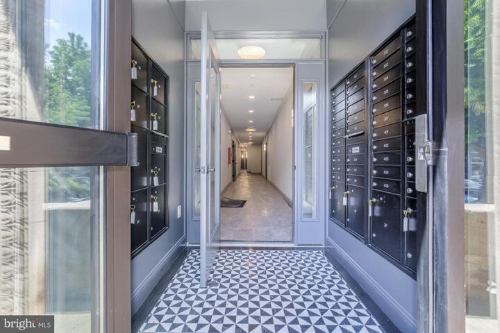 Property Photo:  933 N Street NW B01  DC 20001 