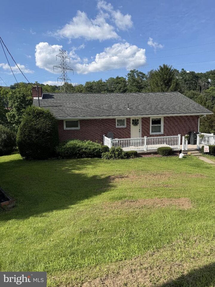 Property Photo:  1445 Loop Road  PA 17044 