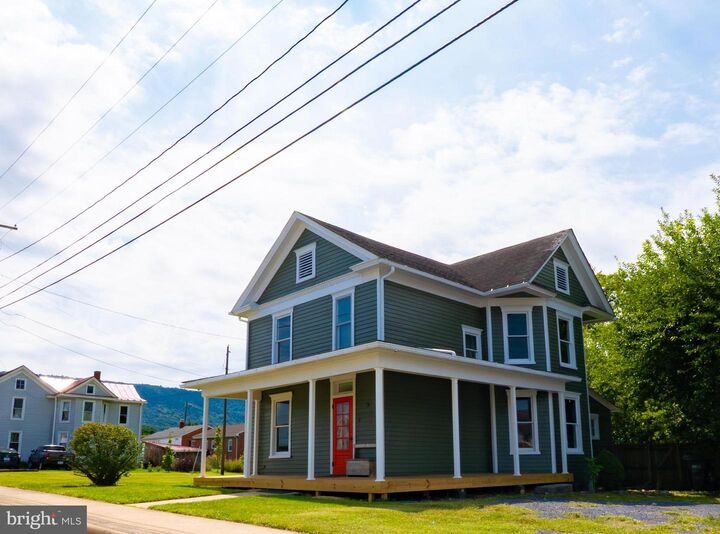 Property Photo: 440 E Queen Street VA 22657