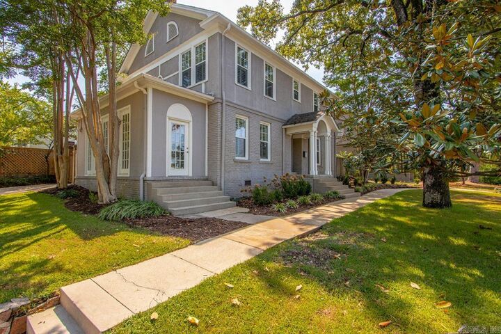 Property Photo: 1220 Kavanaugh Boulevard AR 72205-4320