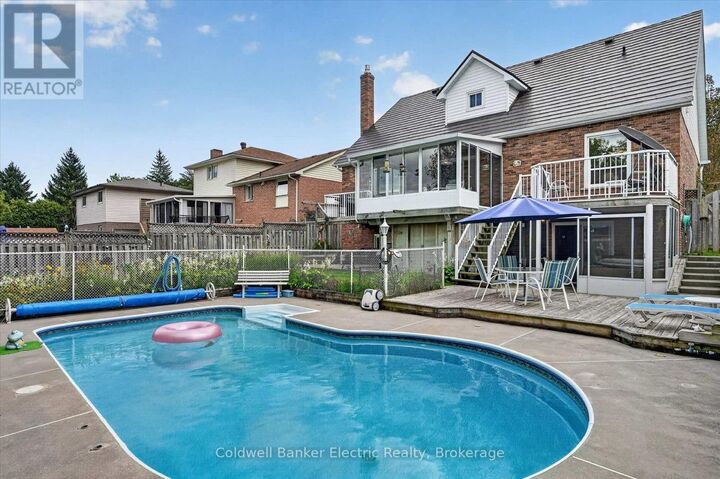 Photo de la propriété: 948 Smithside Court ON K9J 8E2