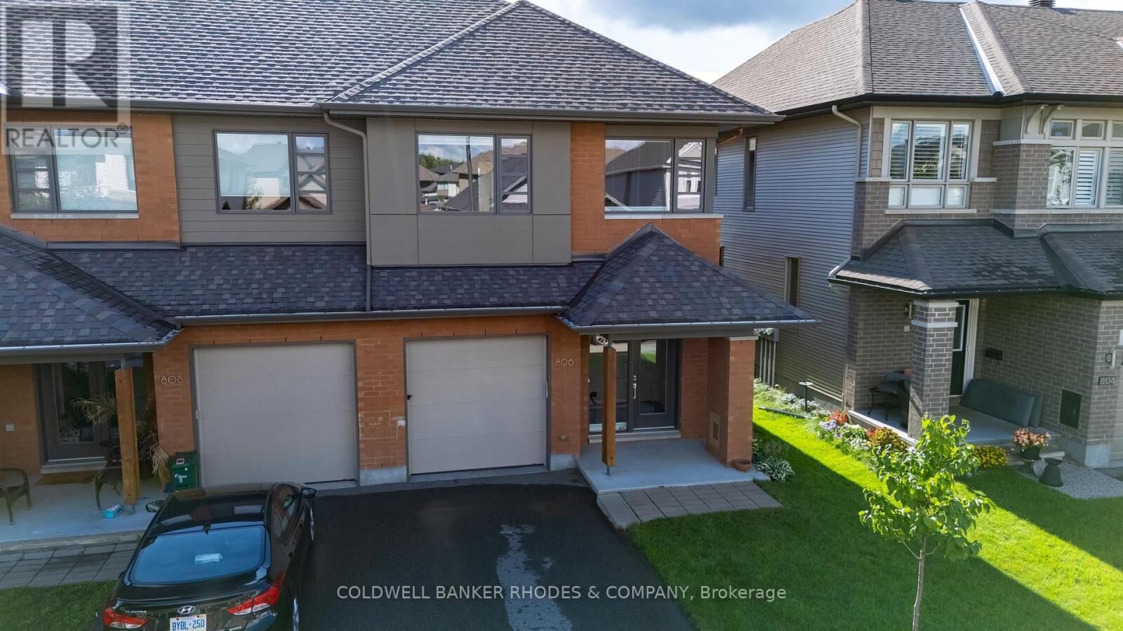 Property Photo:  806 Carnelian Crescent  ON K1X 0A8 