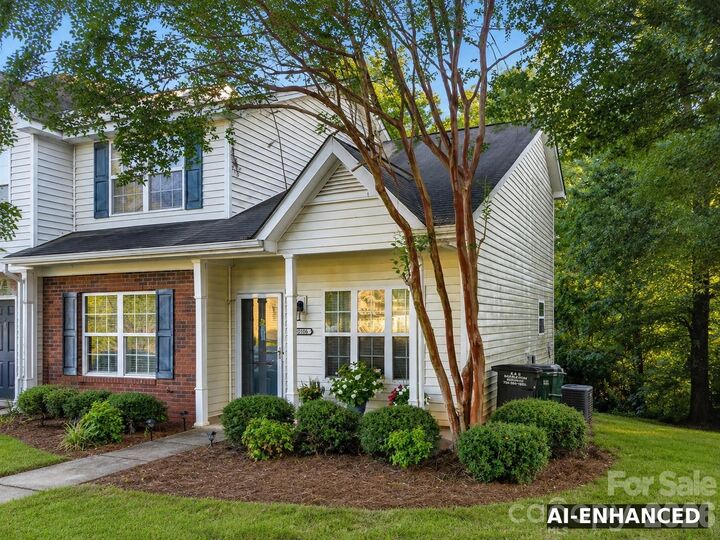 Property Photo: 10106 Ballyclare Court NC 28213