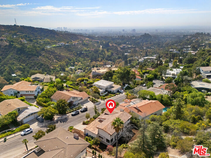 Property Photo: 2537 Cordelia Rd CA 90049
