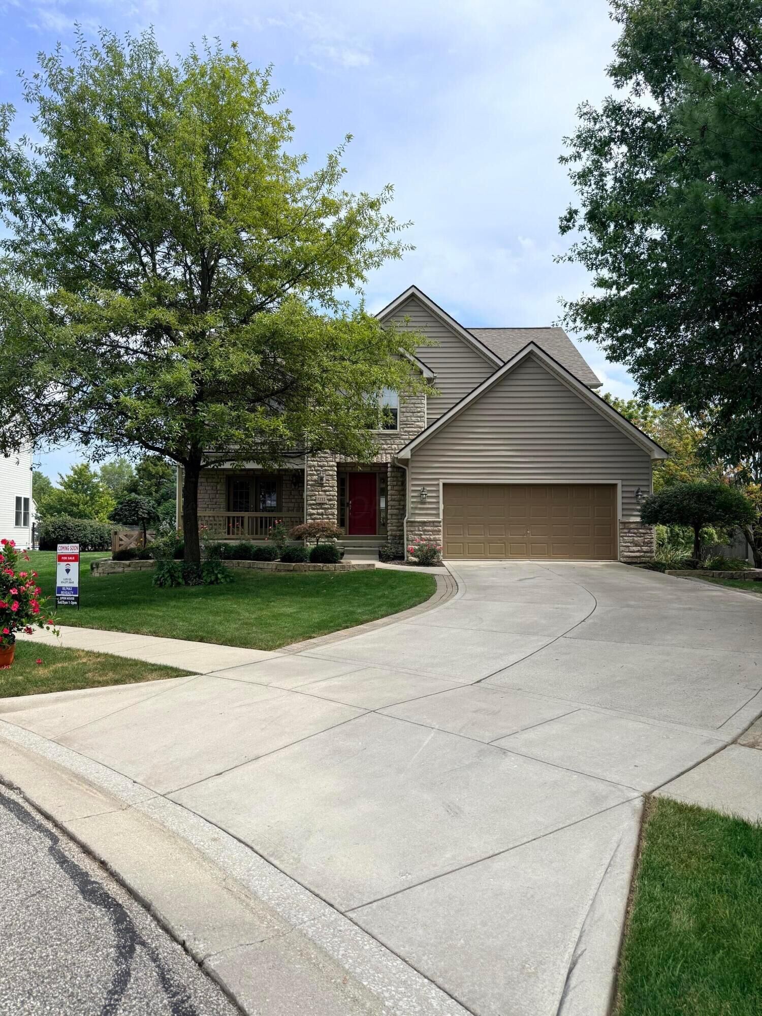 Property Photo: 7233 Redwood Valley Court OH 43035