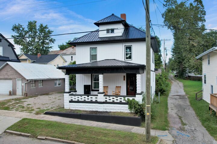 Property Photo: 498 Clarendon Street OH 43055
