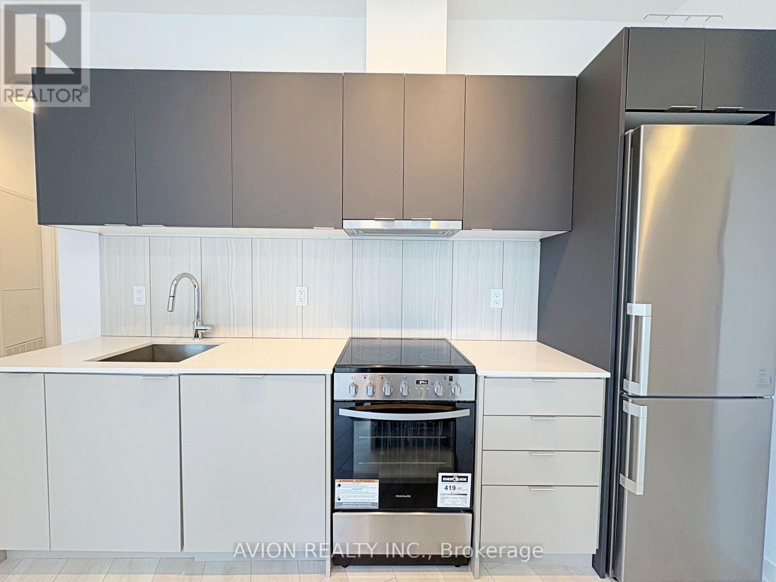 Property Photo: 8 Tippett Road 1016 ON M3H 0E7