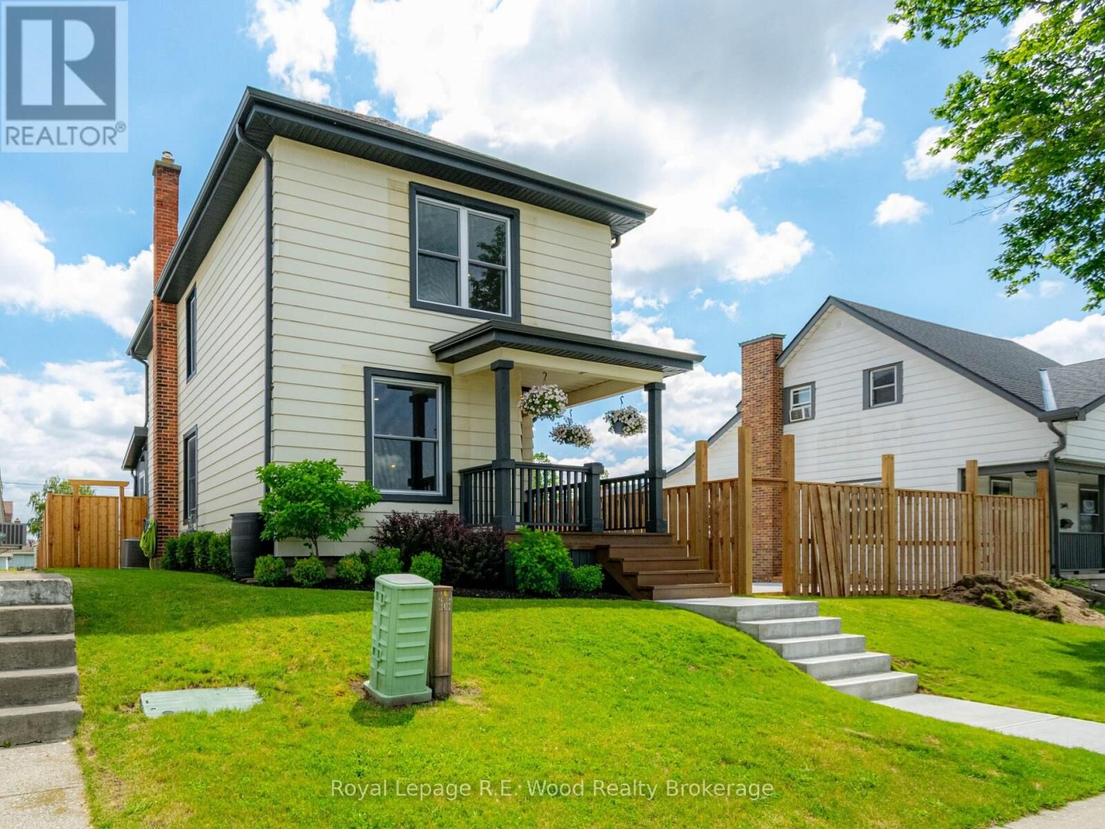Property Photo:  34 King Street  ON N4G 3E5 