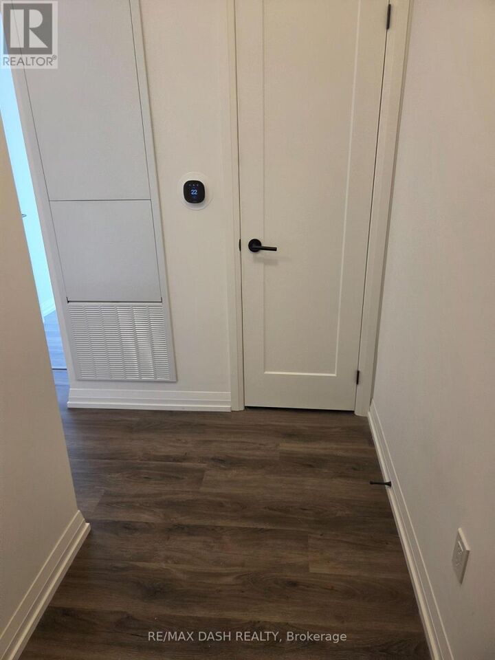 Property Photo:  280 Dundas Street West 2402  ON M5T 0E3 