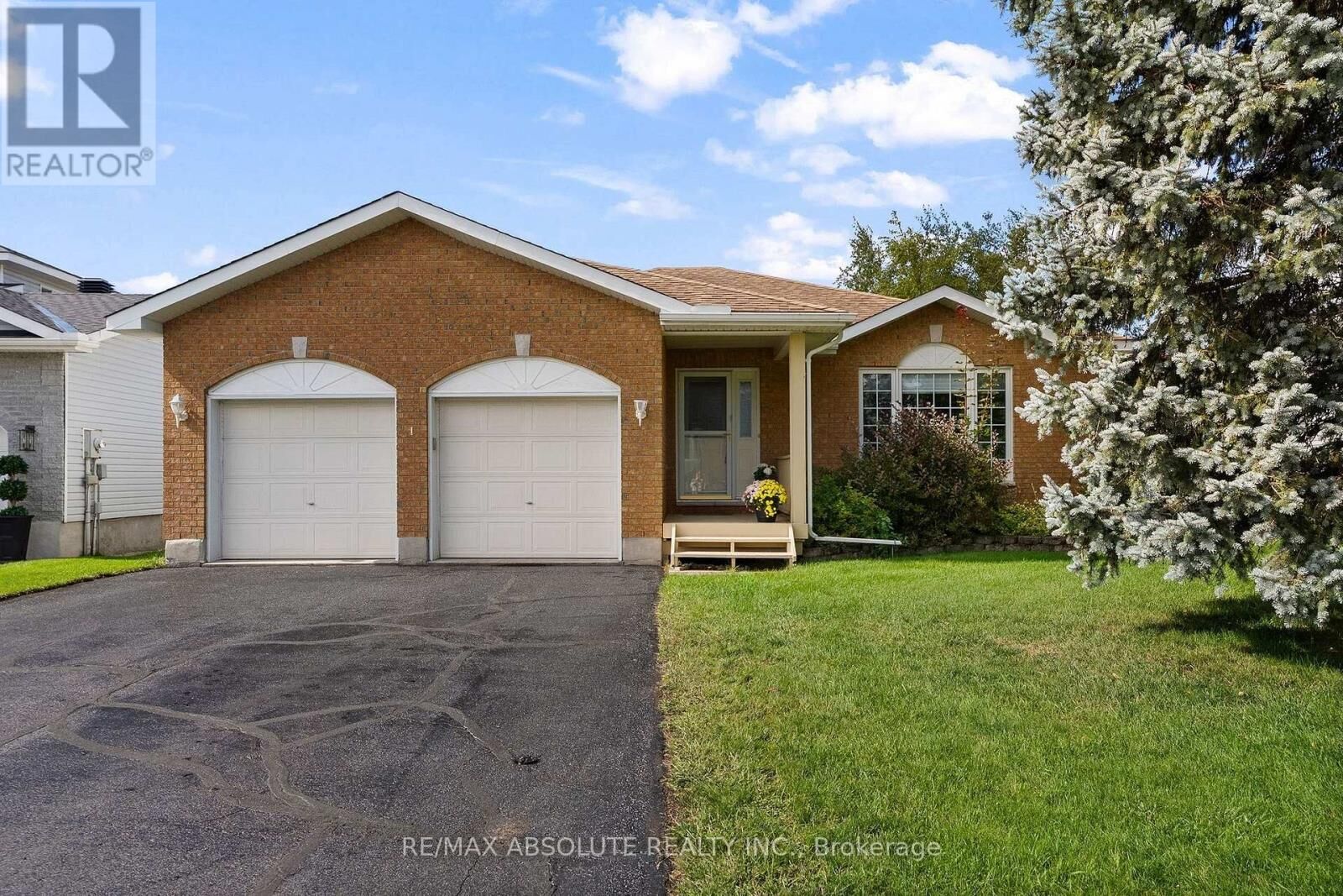 Property Photo:  1 River Ridge Crescent  ON K7S 3W1 