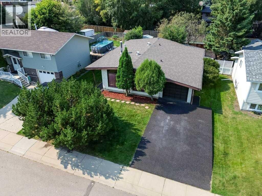 Property Photo: 18 Odell Green AB T4N 1H7