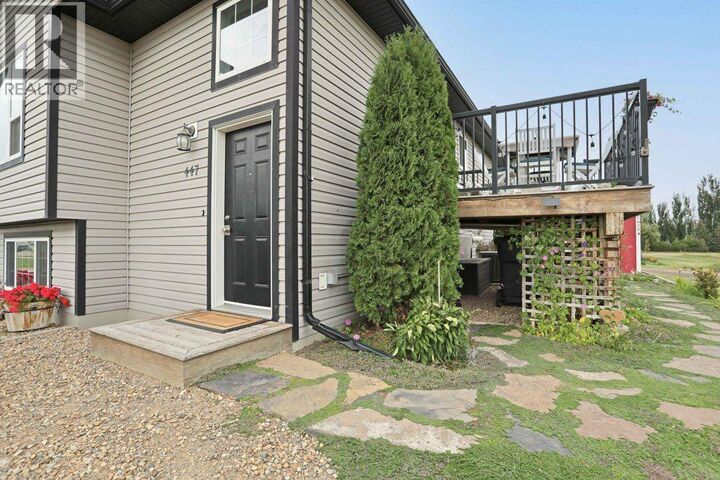 Property Photo:  447 Emerson Avenue East  AB T0J 0Z0 