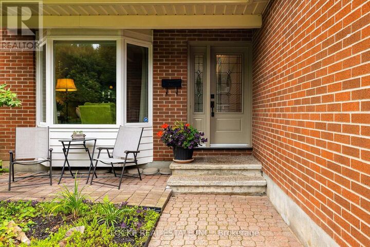 Property Photo:  6068 Ridgelea Place  ON K1C 5P8 
