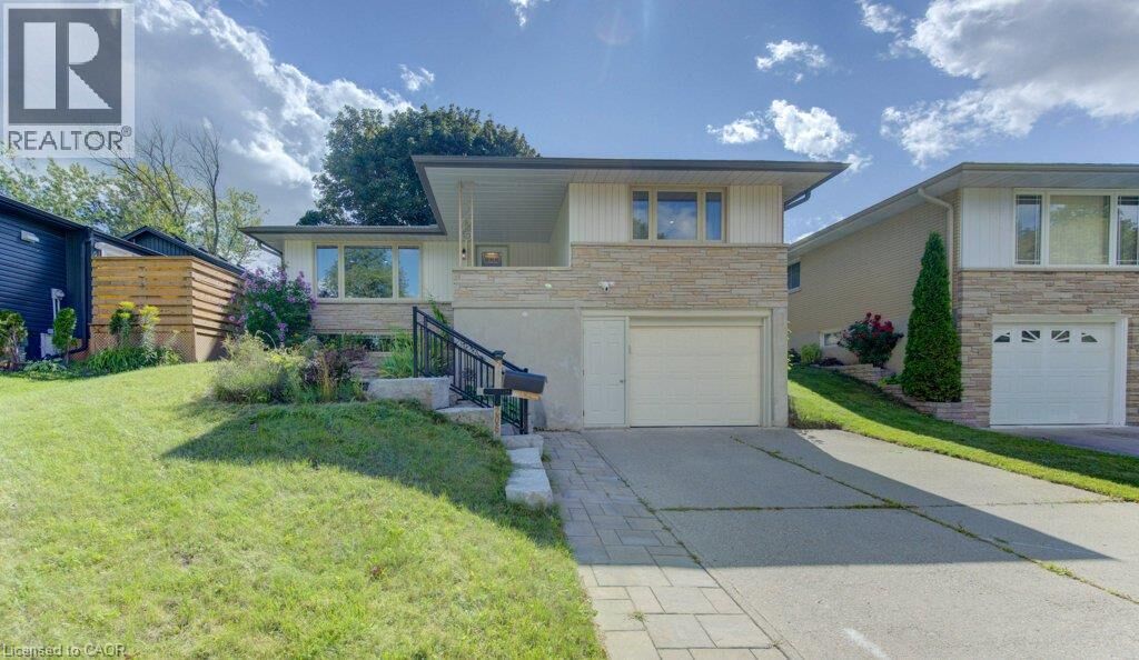 Property Photo:  206 Forestwood Drive  ON N2N 1B9 