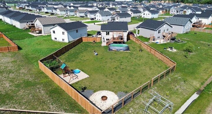 Property Photo: 33 Imperial Crescent MB R5G 2T7