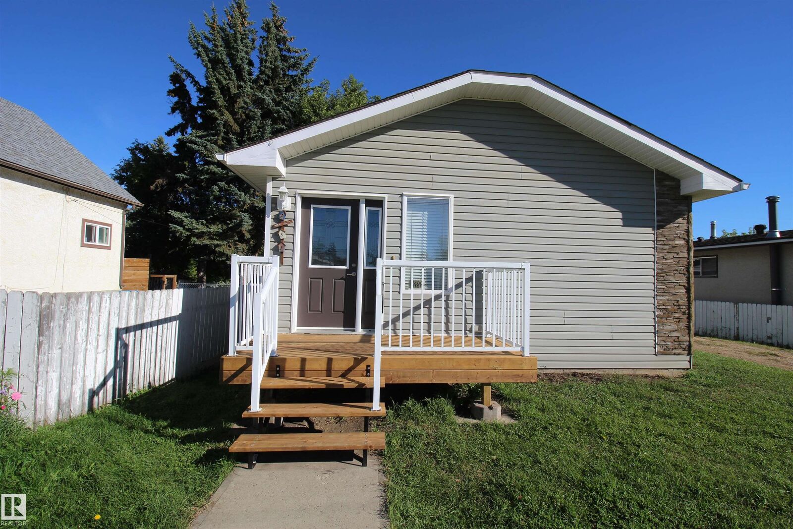 Property Photo:  10216 101 Street  AB T7P 1X9 