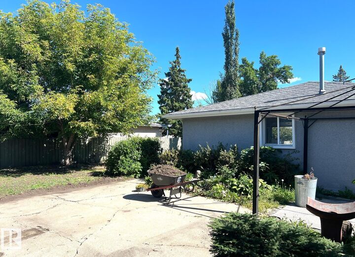 Property Photo:  15003 81 Street NW  AB T5C 1P4 