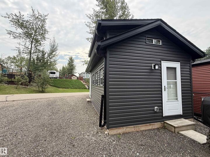 Property Photo:  53509 Rge Road 60 5  AB T7Y 0B5 