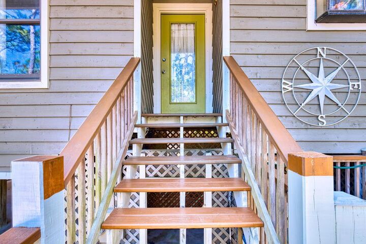 Property Photo: 848 E Pine Ave FL 32328
