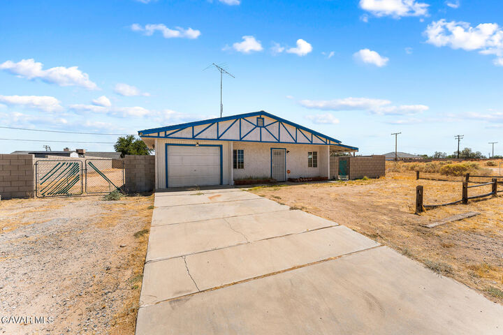 Property Photo: 20116 Neuralia Road CA 93505