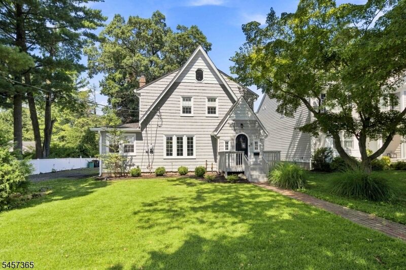 Property Photo: 8 S Oak Ct NJ 07940