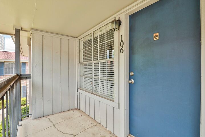 Property Photo:  2350 Bering Drive 106  TX 77057 