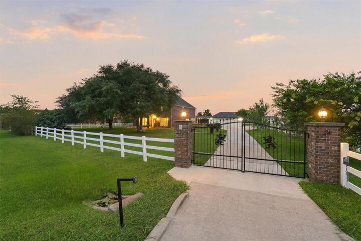 Property Photo:  5903 Waterwalk Court  TX 77469 