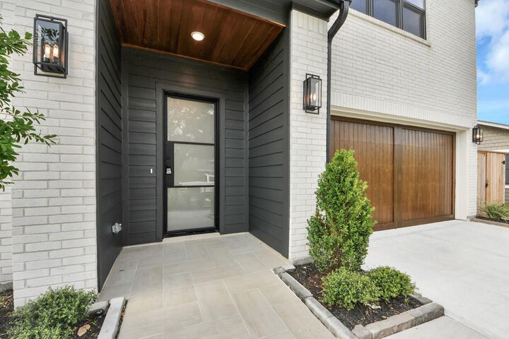 Property Photo:  1721 Chantilly Lane  TX 77018 