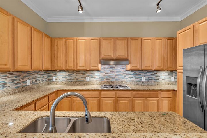 Property Photo: 7134 Mapleridge Street 3F TX 77081