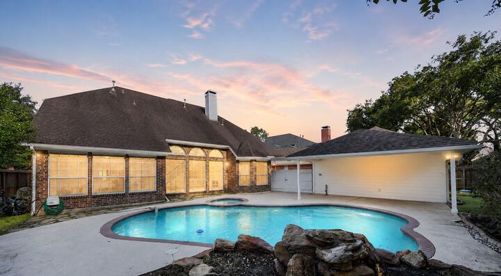 Property Photo: 1335 Crescent Parkway Court TX 77094